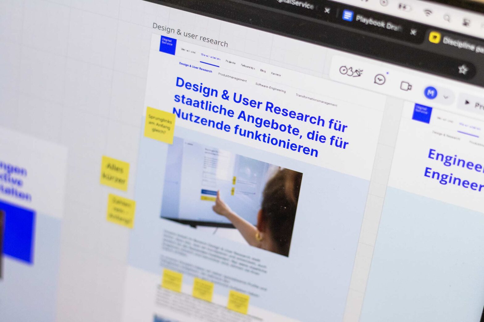 Snapshot of a part of a display showing a mock up of a webpage or virtual sticky notes with comments, the page draft as the headline “Design & user research for government services that work for users“ under the Digital Service logo